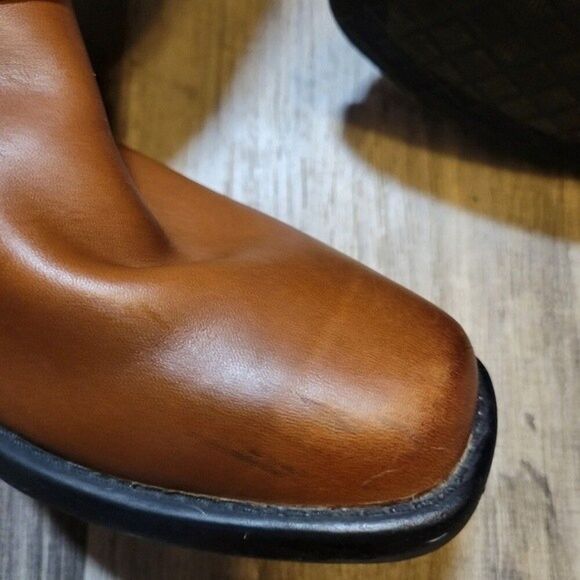 Frye Harness Pull On boot in cognac Tagged Size 5, Run Big - Picture 3 of 7